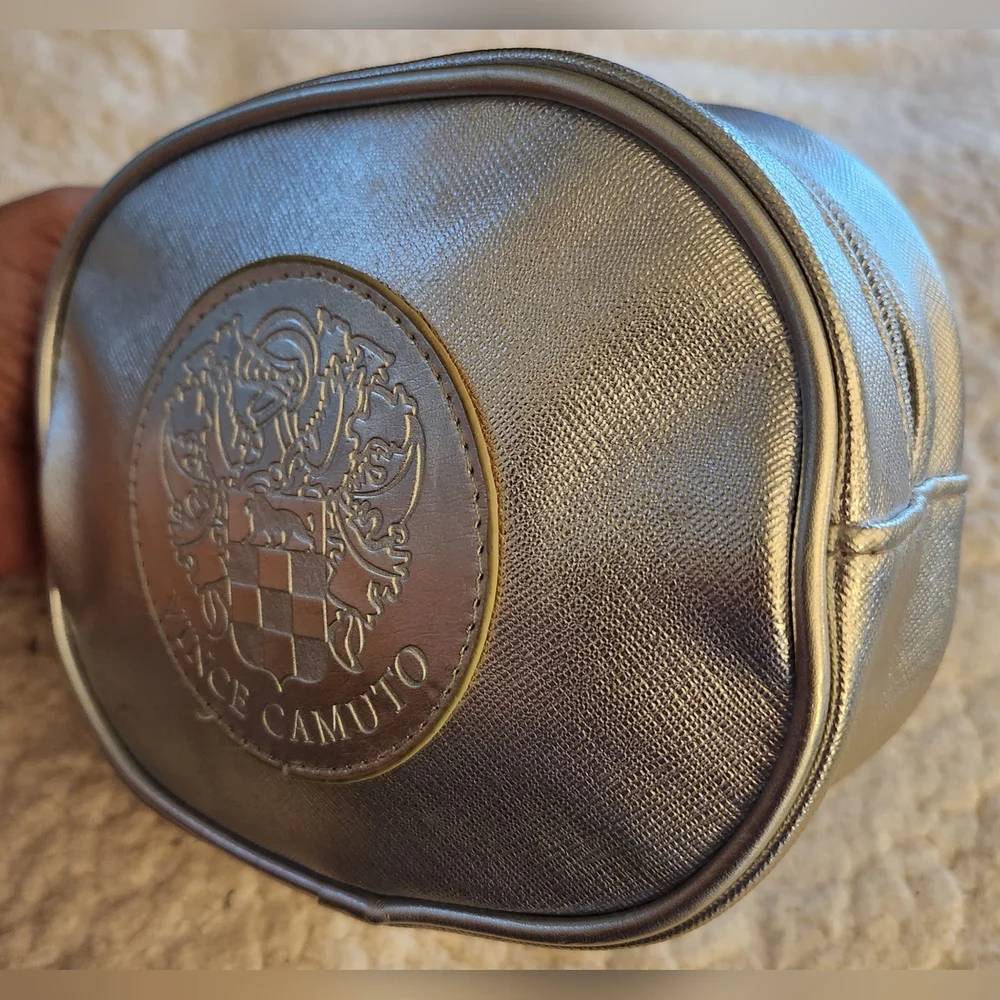 Vince Camuto Medallion Cosmetic Pouch/Clutch in Silver NWOT SALE 🤑🤑🤑🤑🤑🤑 - Picture 5 of 16